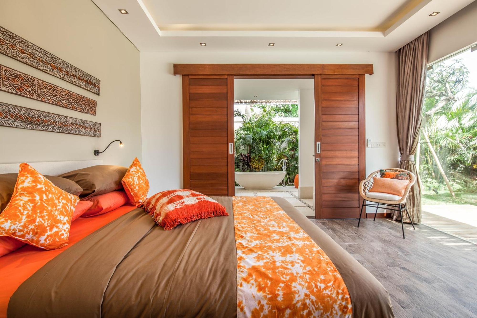 Dreamy 5br Haven, 200m To Berawa's Blissful Villa