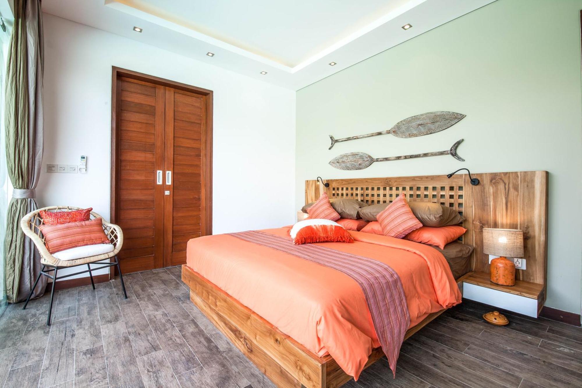 Dreamy 5br Haven, 200m To Berawa's Blissful