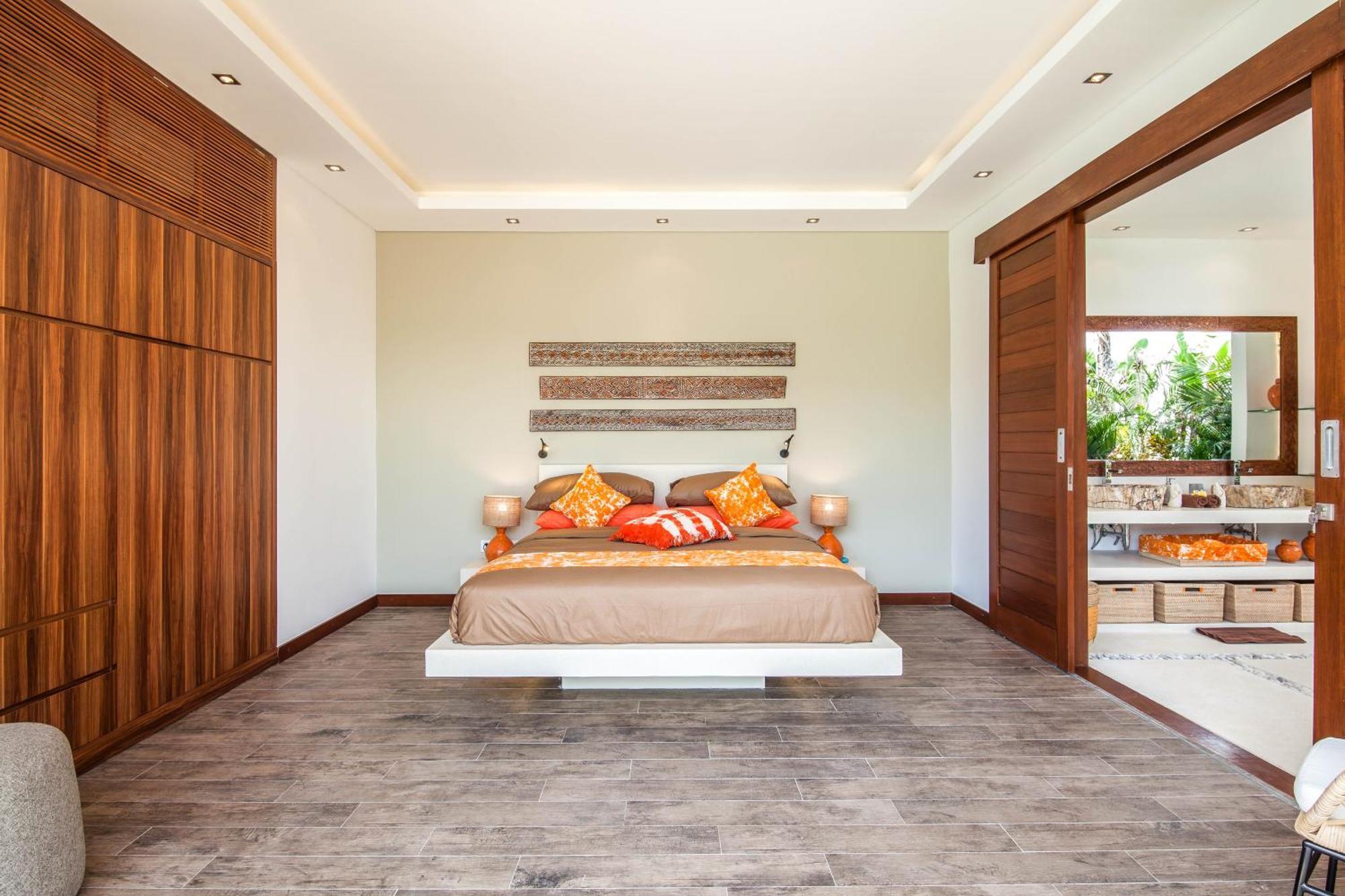 Dreamy 5br Haven, 200m To Berawa's Blissful Villa *