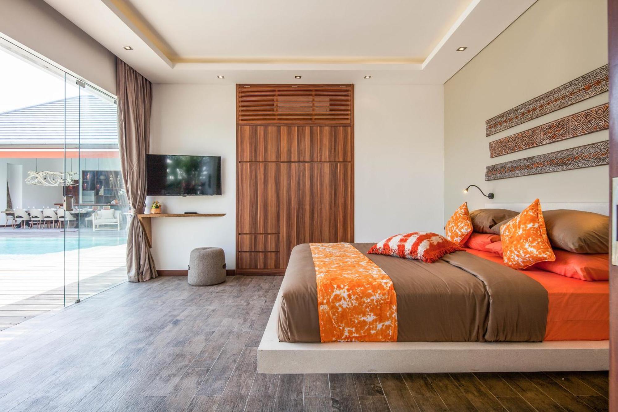 Dreamy 5br Haven, 200m To Berawa's Blissful