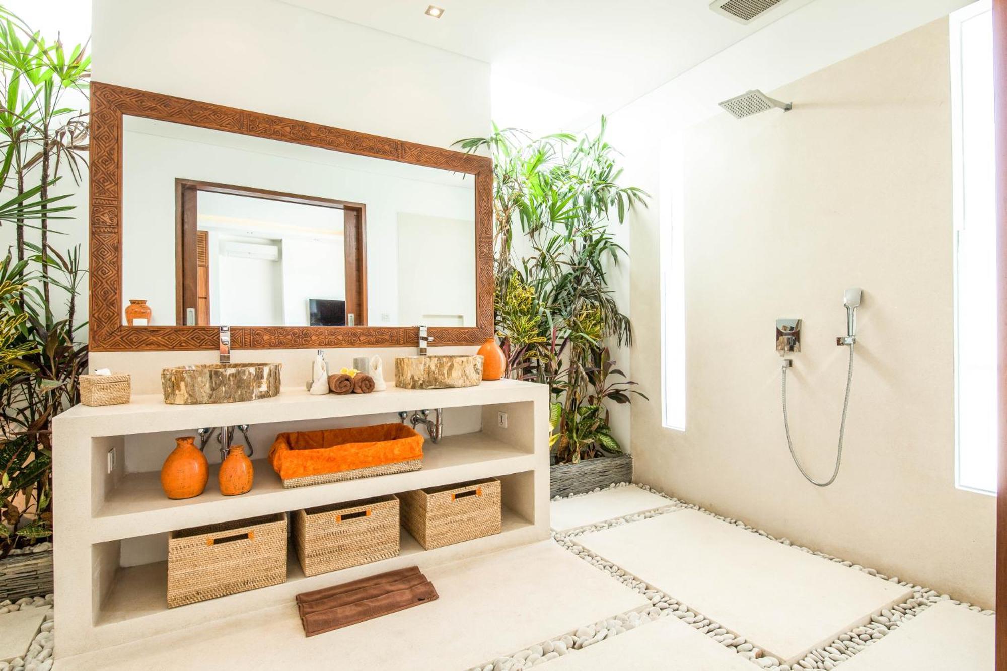 Villa Dreamy 5br Haven, 200m To Berawa's Blissful *