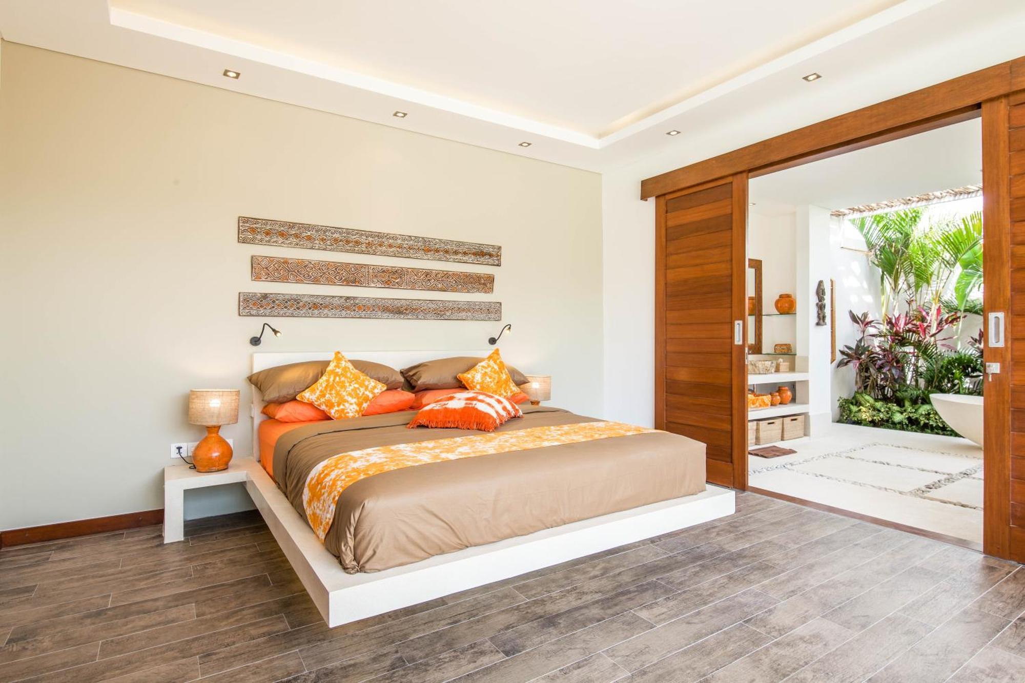 Dreamy 5br Haven, 200m To Berawa's Blissful