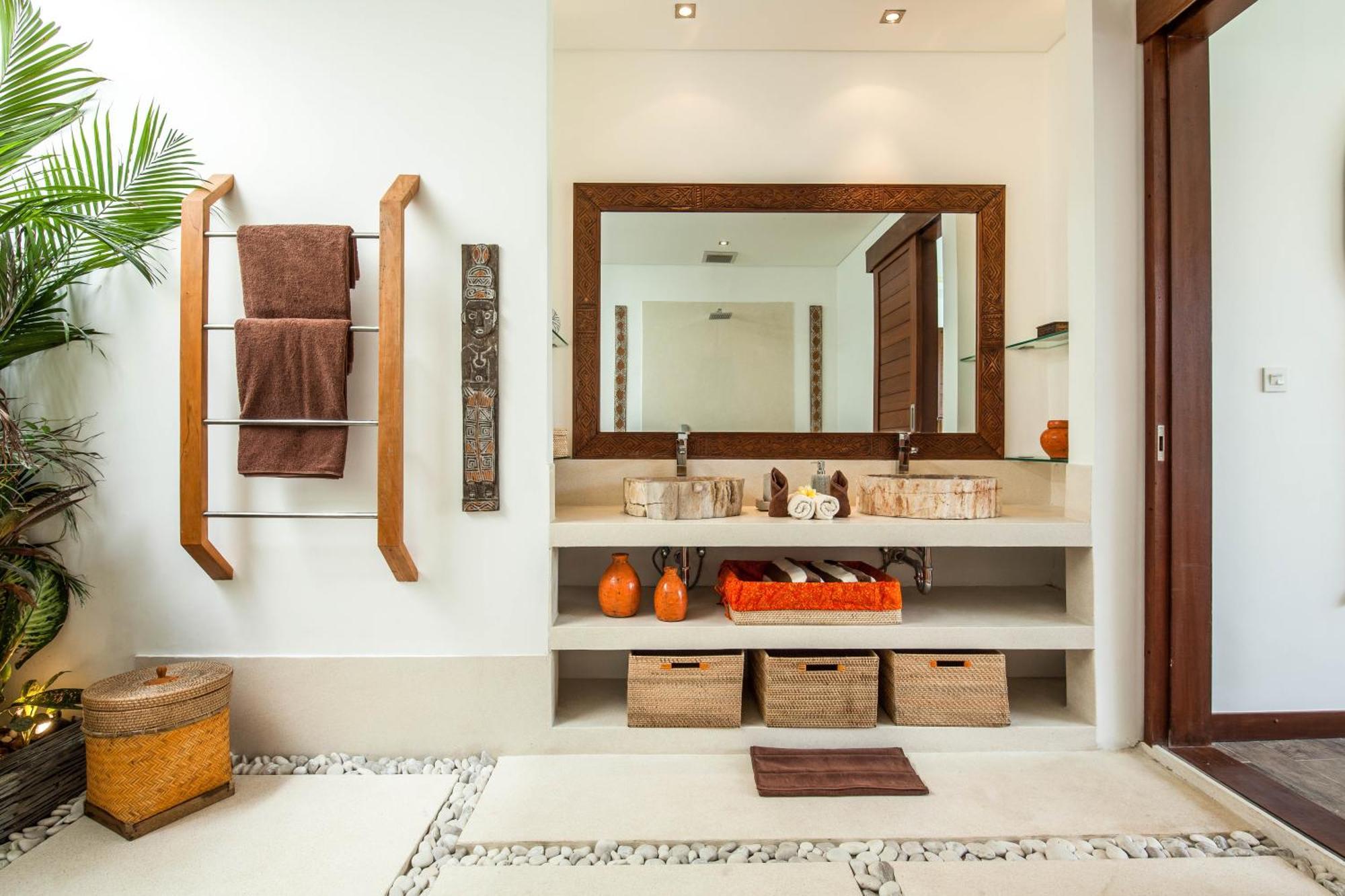 Dreamy 5br Haven, 200m To Berawa's Blissful *