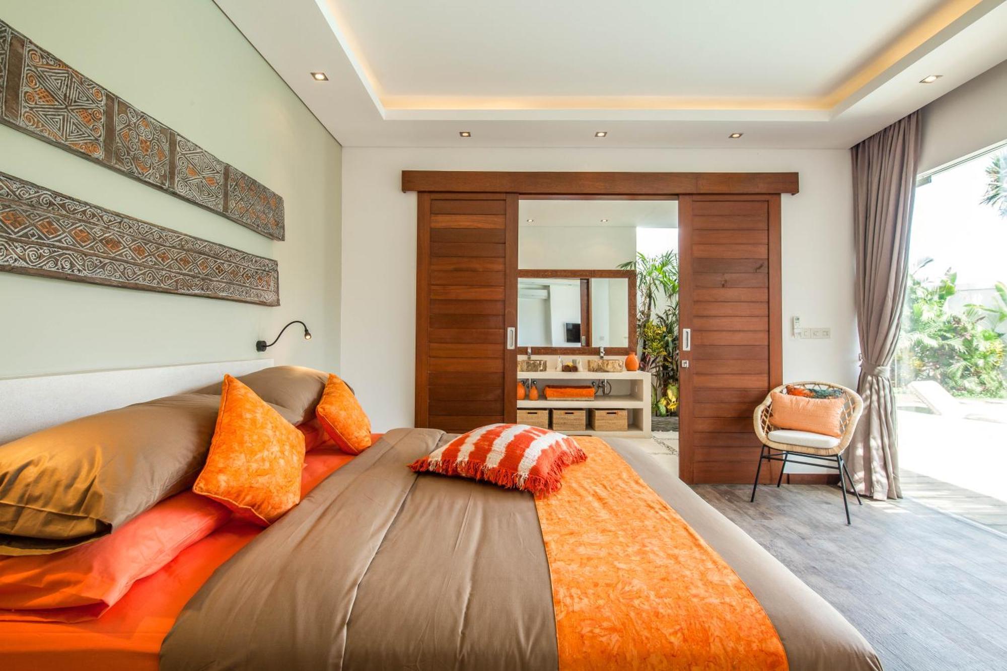 Dreamy 5br Haven, 200m To Berawa's Blissful Villa Canggu (Bali)