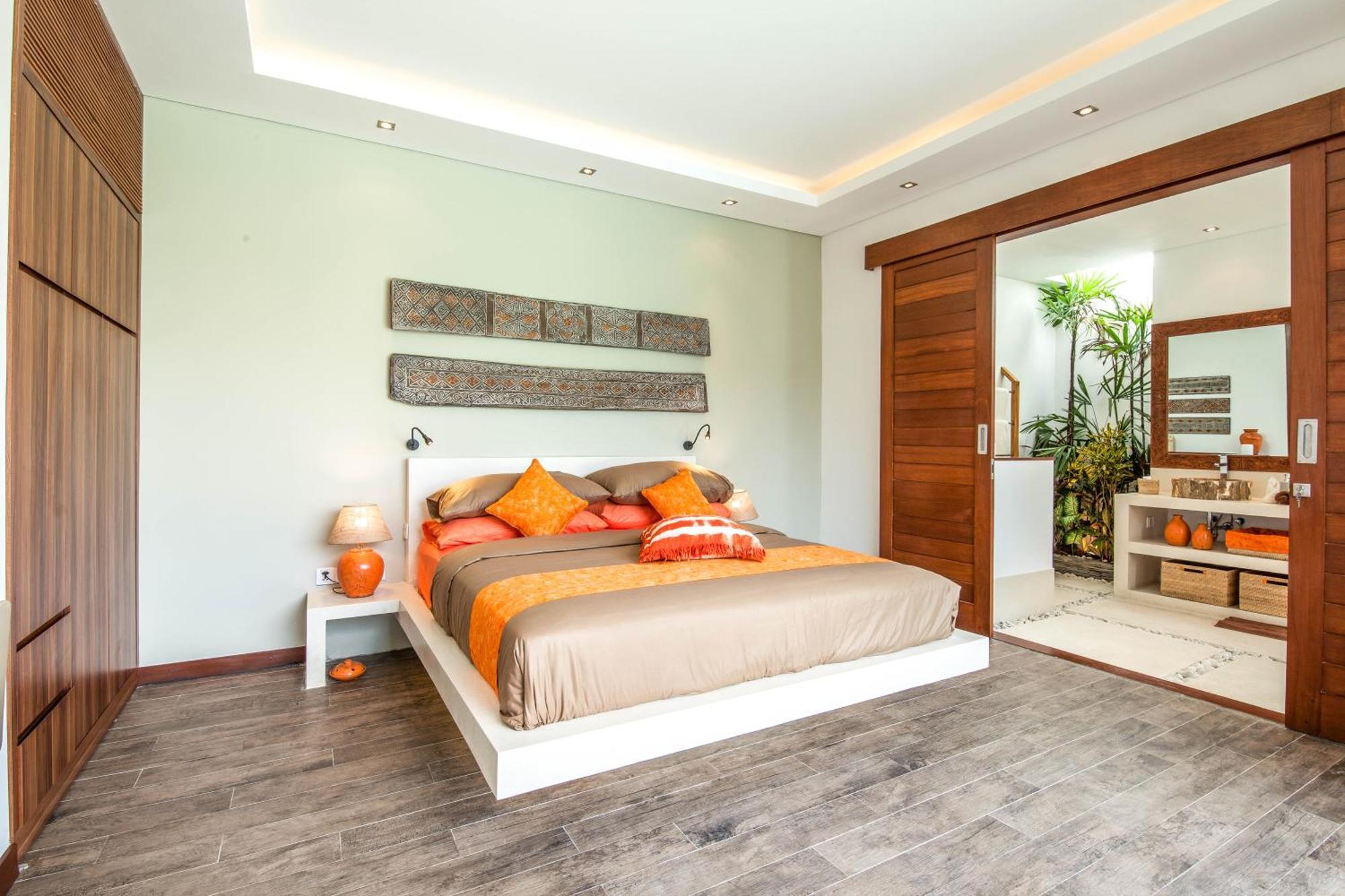 Dreamy 5br Haven, 200m To Berawa's Blissful Villa