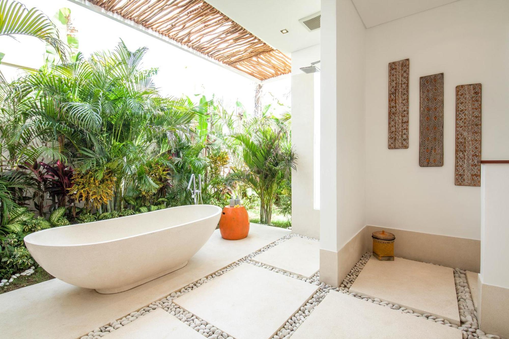 Villa Dreamy 5br Haven, 200m To Berawa's Blissful *