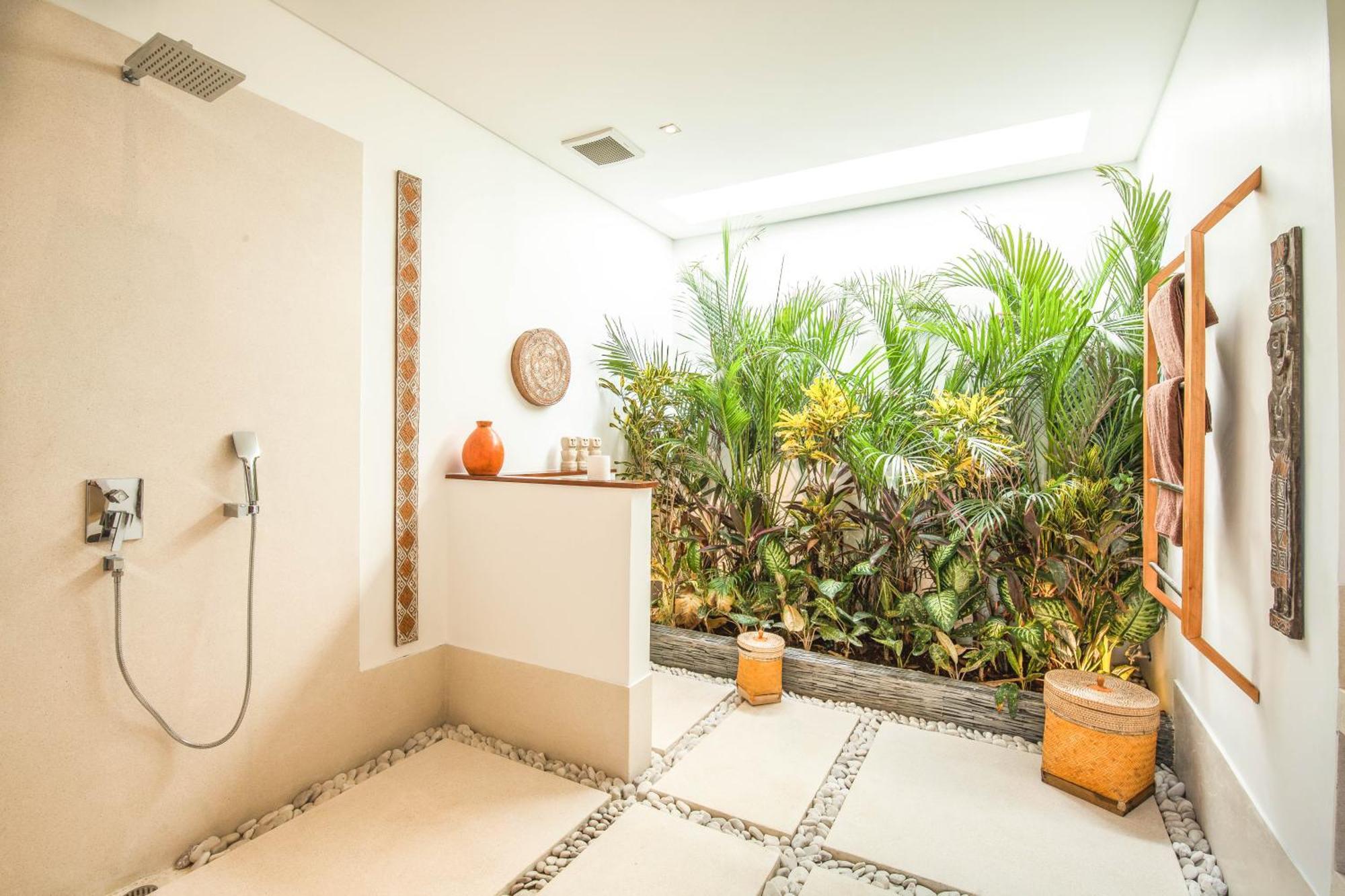 Dreamy 5br Haven, 200m To Berawa's Blissful Villa Canggu (Bali)