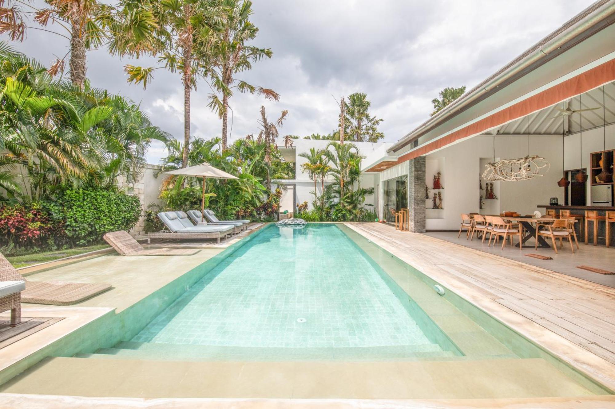 Dreamy 5br Haven, 200m To Berawa's Blissful Villa